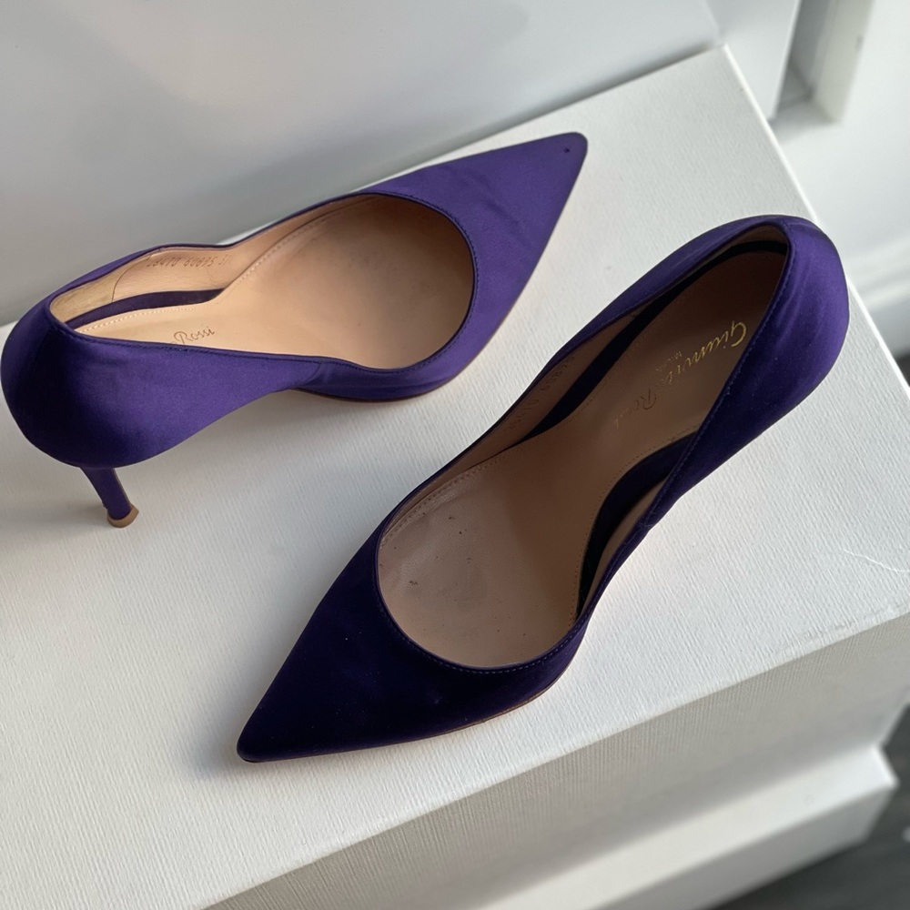 GIANVITO ROSSI 105 satin pumps